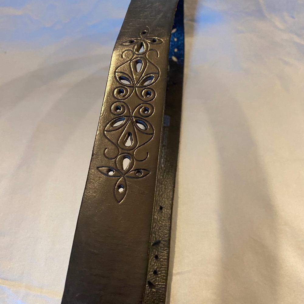 GAP Women Genuine Leather Cutout Design Belt Silver Buckle Size Small - Picture 4 of 8